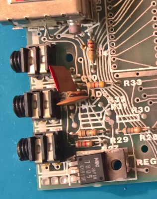 Resistor R27 1K &amp; capacitor 47nf C11