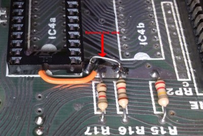 Top of ZX81 PCB showing temp +5V wire link to be removed.