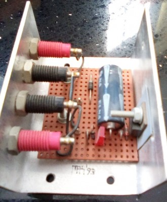 9V regulator built using a 7805 and a 4.3V Zener diode - side view 3